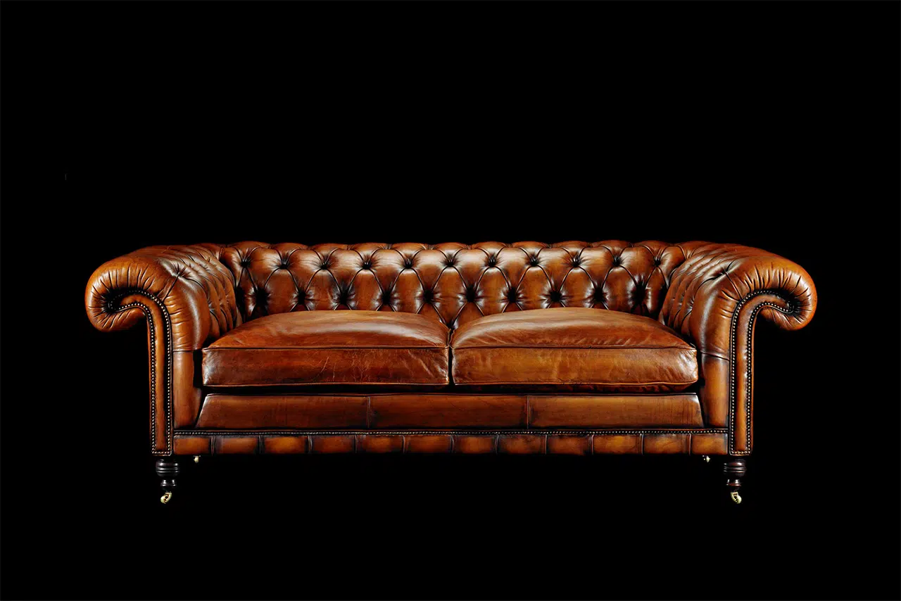 Samuel Johnson Brown Handgekleurde Lederen Chesterfield Sofa