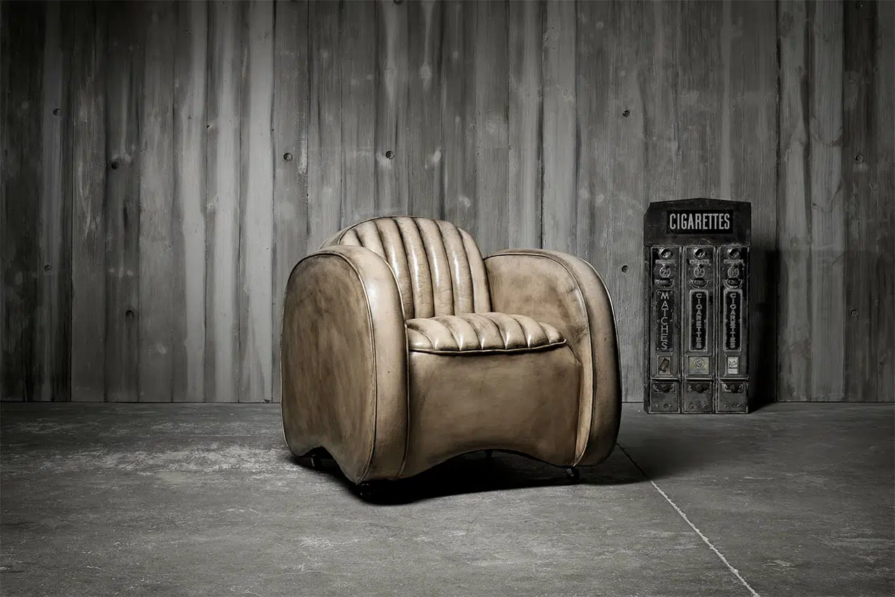 Mustang industriële leren stoel, geïnspireerd op autostoelen uit het midden van de twintigste eeuw