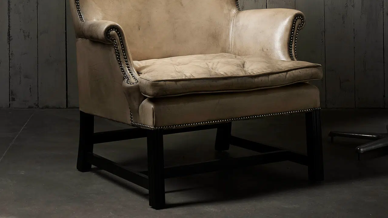 Georgian Curve Leather Wing Chair