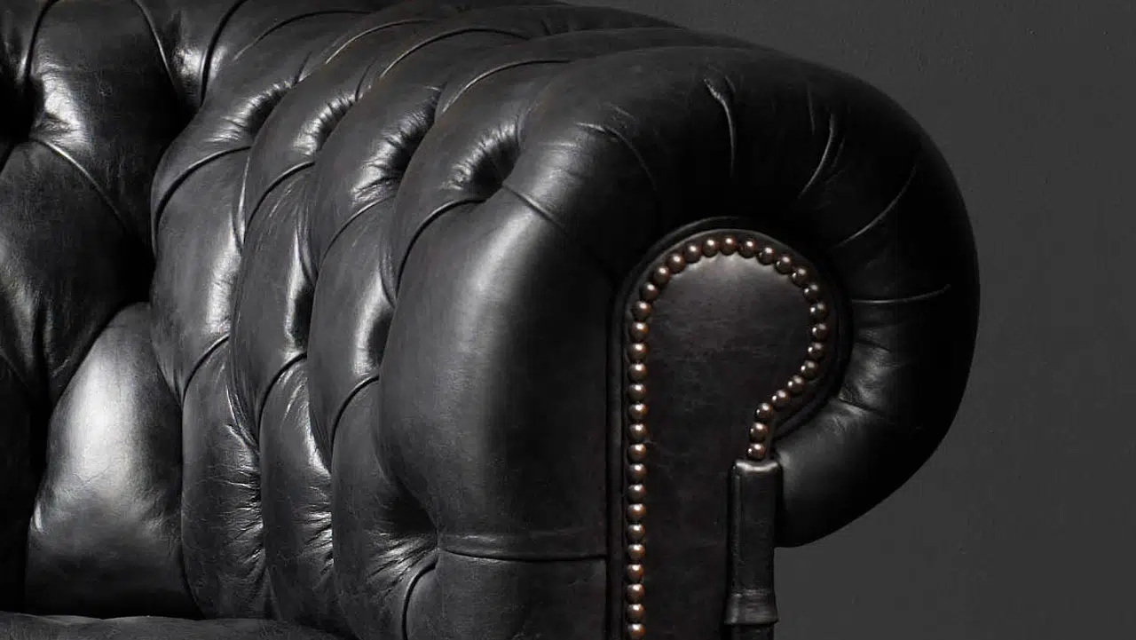 Sofá Chesterfield Hamilton negro de 4 plazas