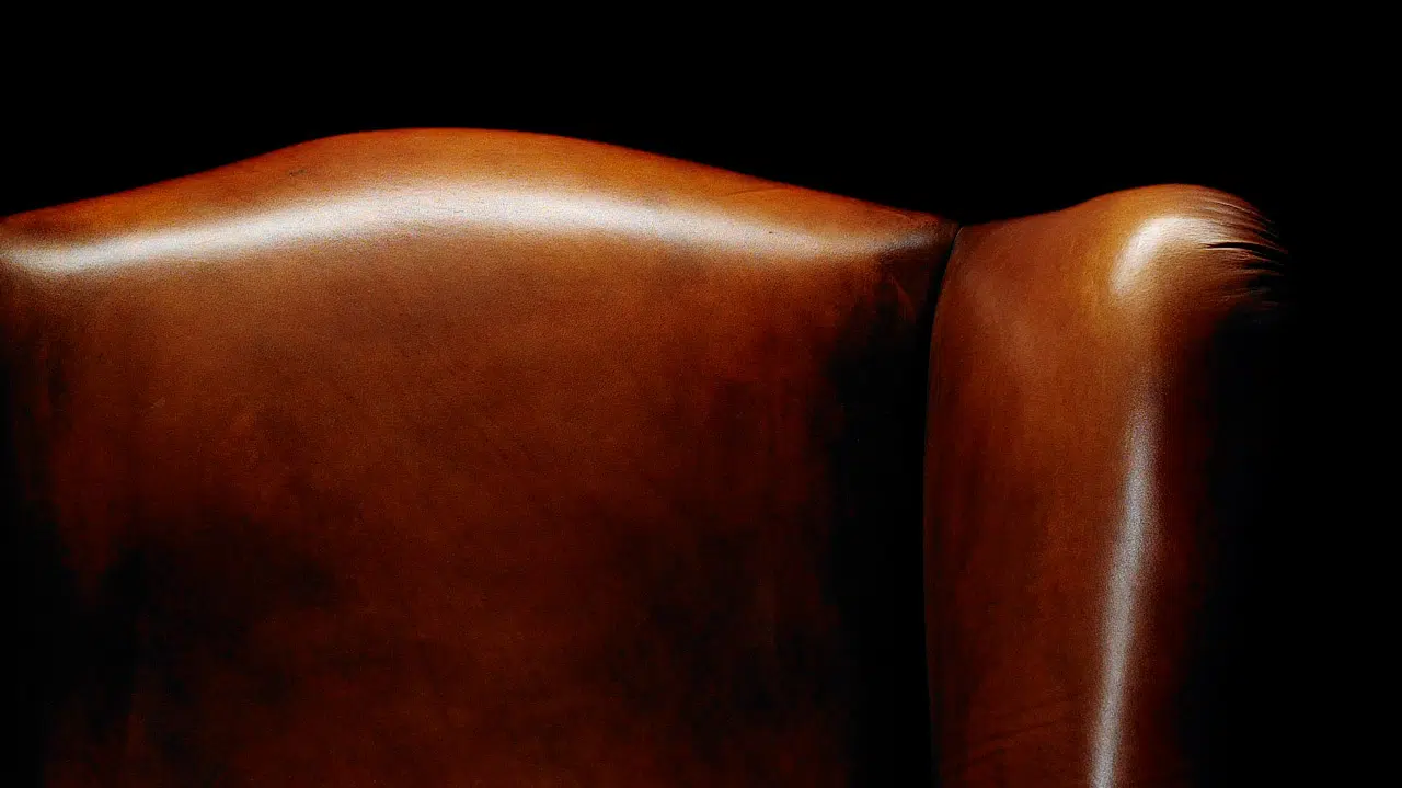 Fauteuil à oreilles en cuir Henry Thoreau
