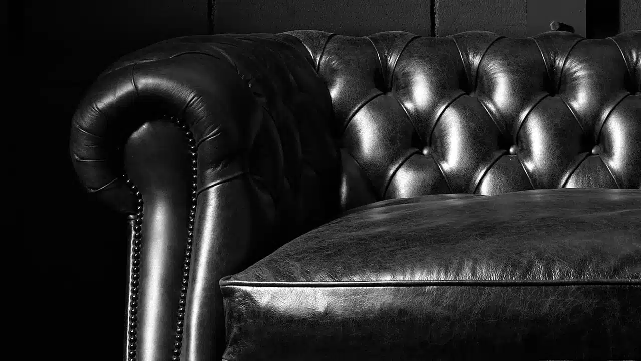 Canapé chesterfield noir Sebastian
