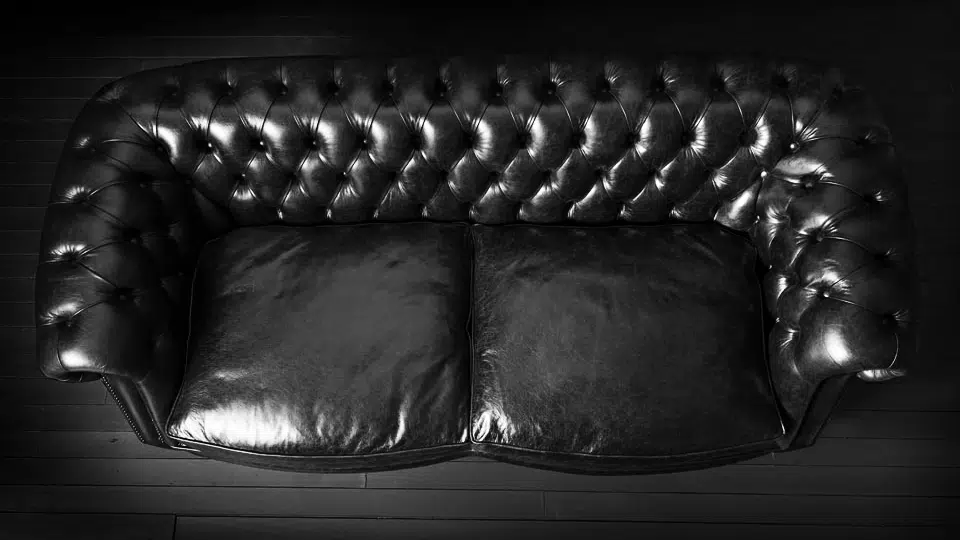 Canapé chesterfield noir Sebastian