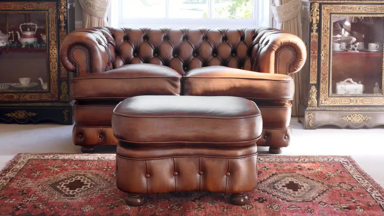 Pouf Chesterfield en cuir Edward