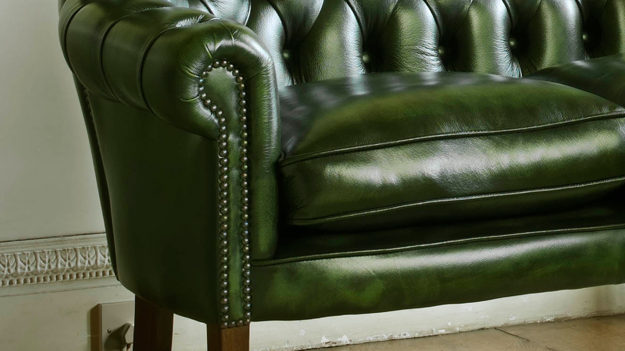 Alfred Classic Chesterfield Sofa