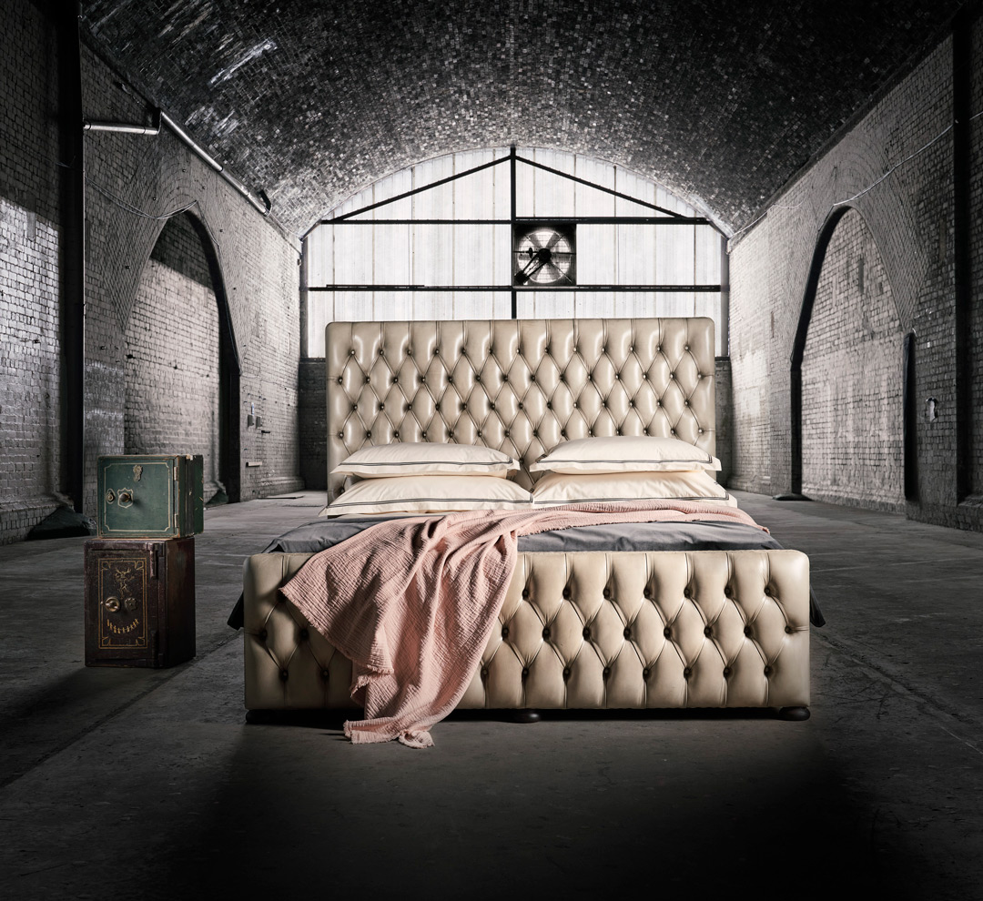 Archiv-Entwürfe für Sofas befeuern Innovation bei Chesterfield-Betten und zollen dieser jahrhundertealten englischen Manufaktur Tribut.