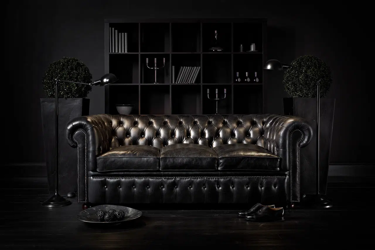 William 3-seters Chesterfield-sofa i svart sal-skinn