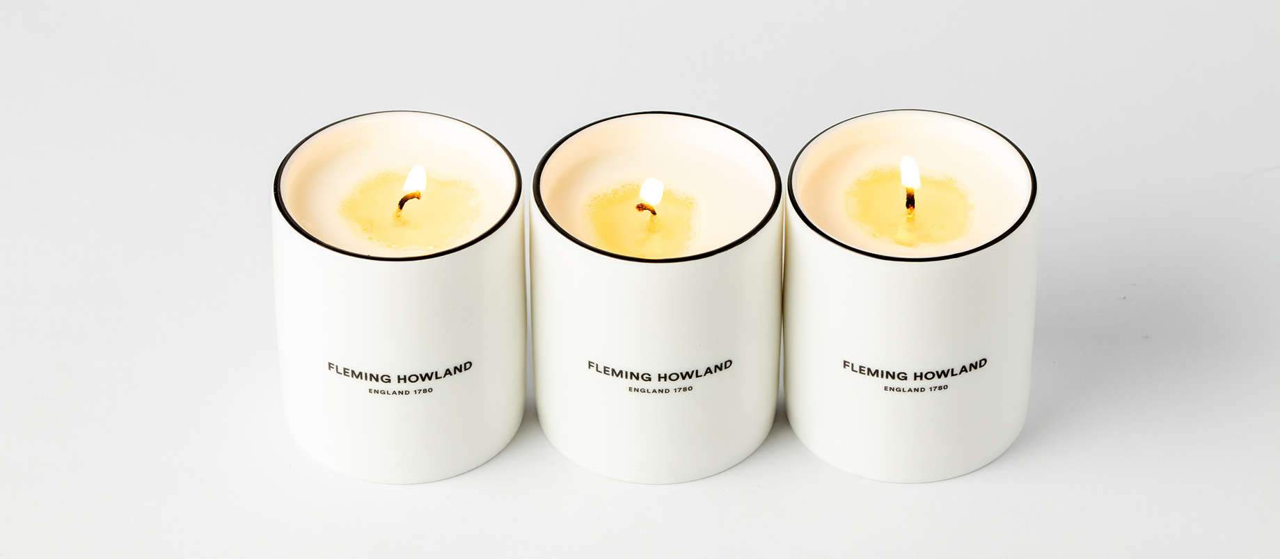 Trois bougies illuminées