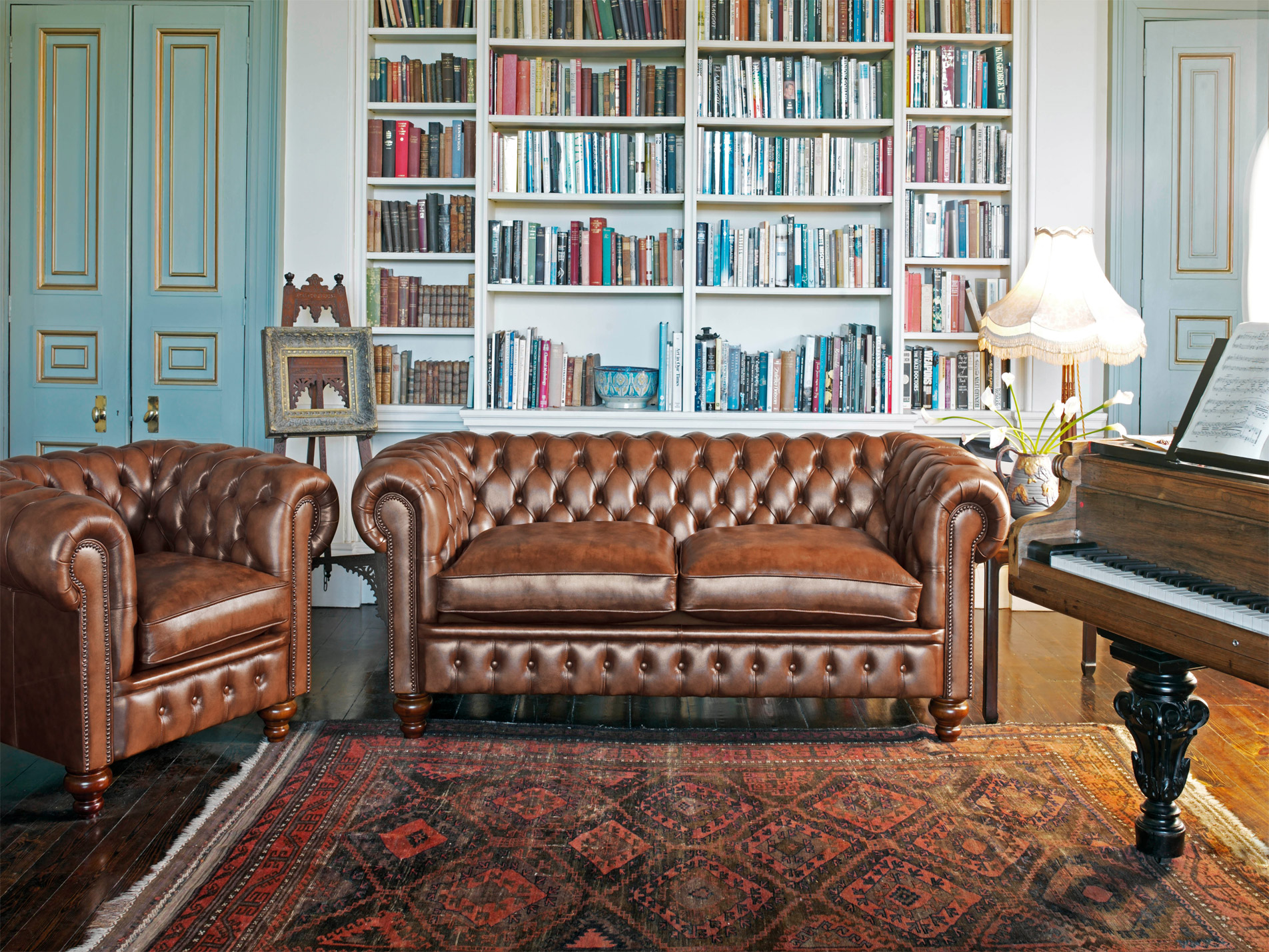 Classic Cromwell leather Chesterfield sofa