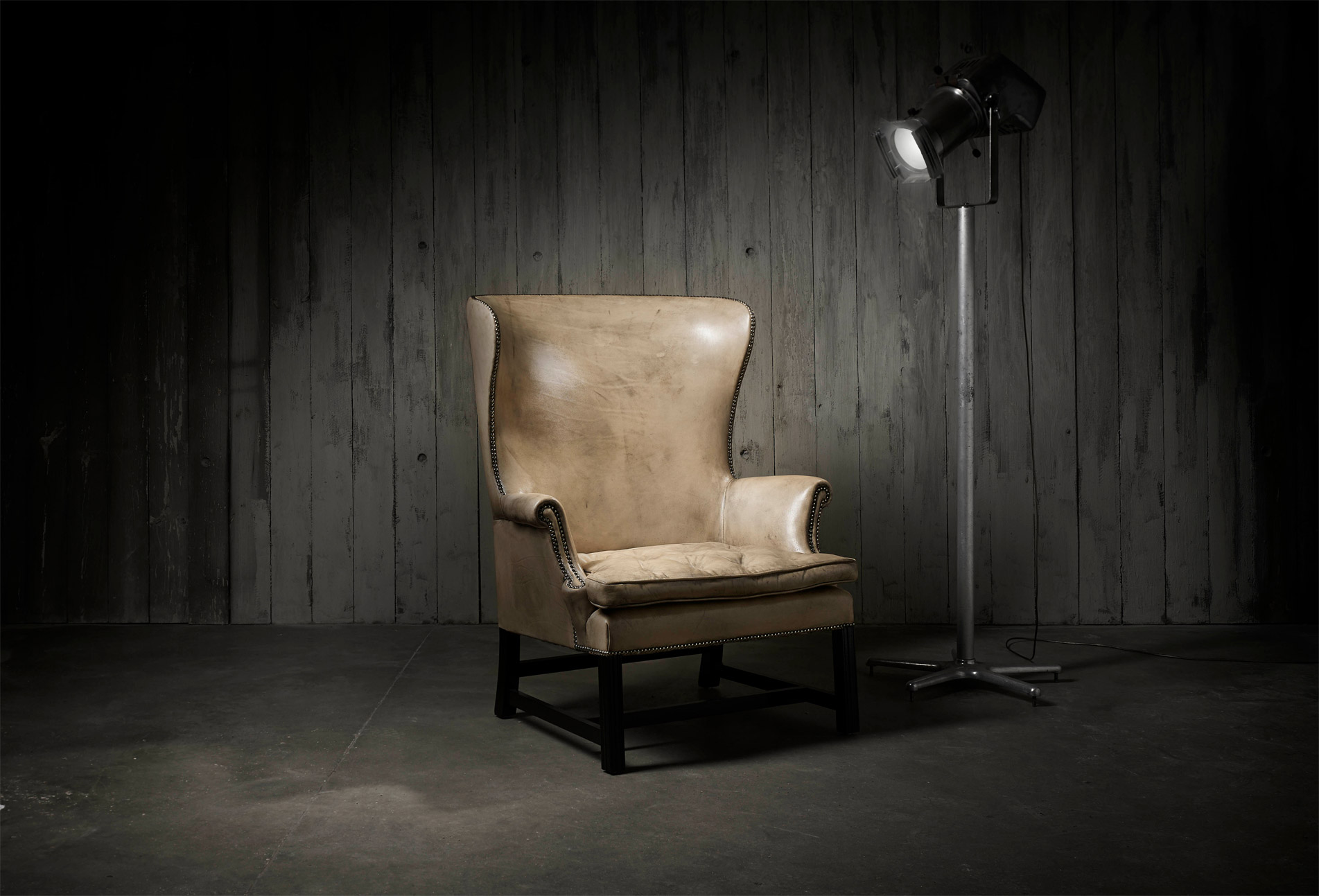 Georgian Curve Sillón Wingback de cuero